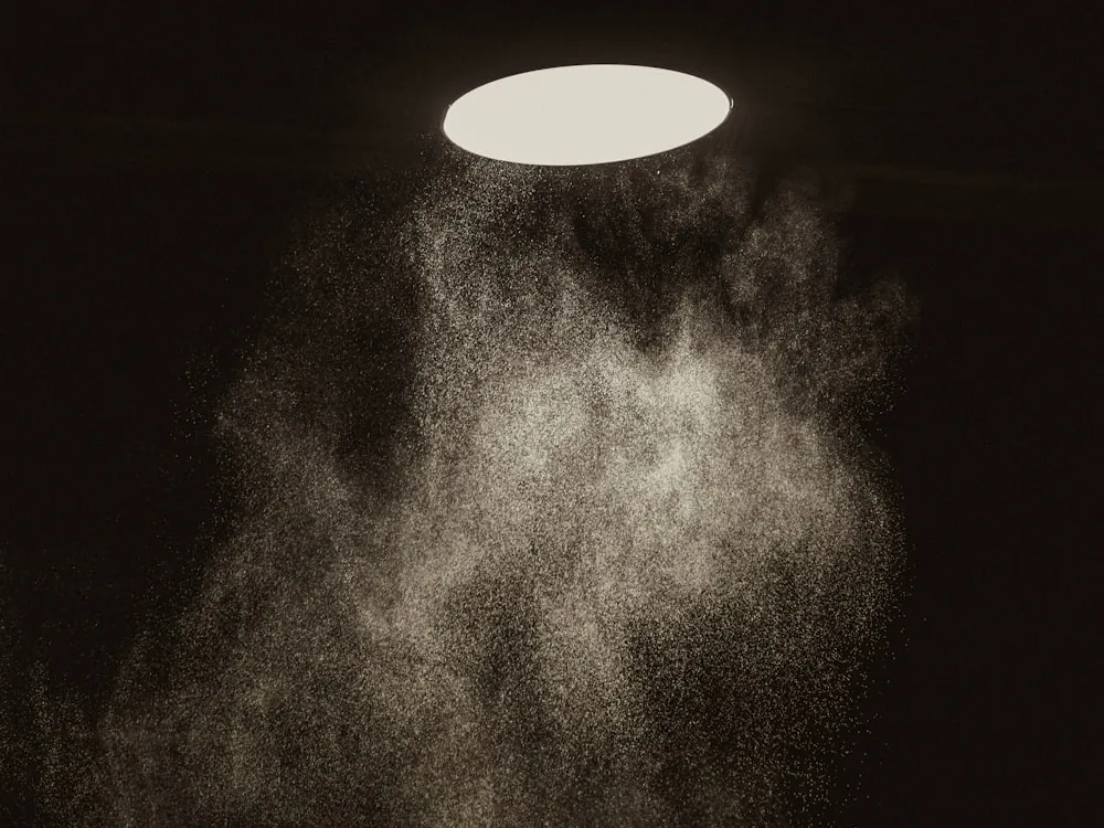 Humo ascendiendo hacia un detector puntual durante una prueba funcional