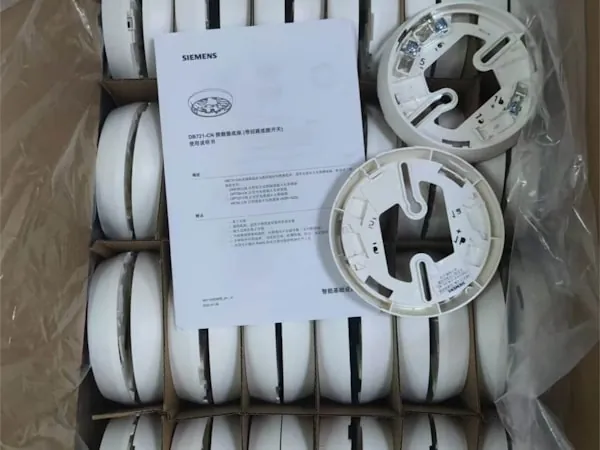 Bases de detectores de humo nuevas antes de su instalación